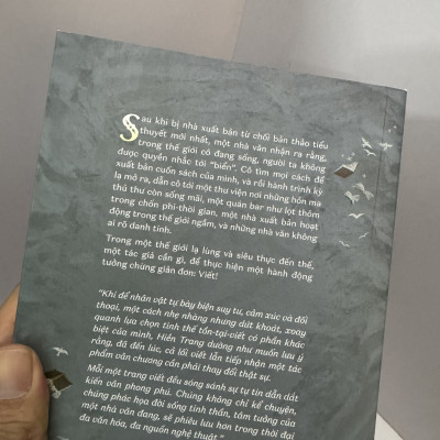 QUÁN BAR TRONG BỤNG CÁ VOI – Hiền Trang – Nhã Nam – NXB Văn học