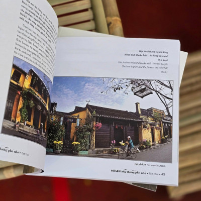 Sách - Hội An Lang Thang Phố Nhớ-Hình Ảnh Và Ký Ức - HoiAn Wandering Through The Town Of Memories-Art Photos And Memory Notes