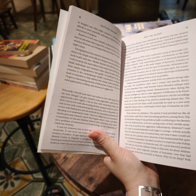 Sách - Why We Sleep: The New Science of Sleep and Dreams by Matthew Walker - Nonfiction / Science / Health in English