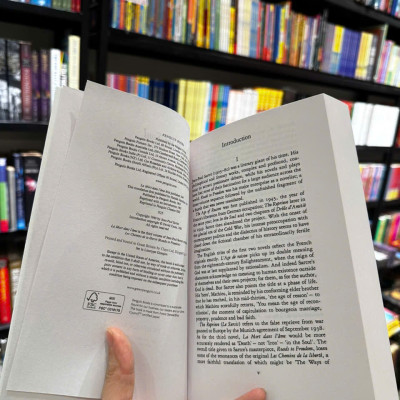 Sách - Iron in the Soul by Jean-Paul Sartre - Penguin Modern Classics - Sách ngoại Văn