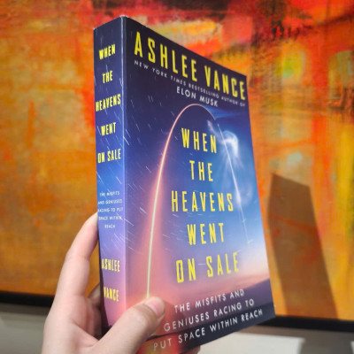 Sách - When the Heavens Went on Sale: The Misfits and Geniuses Racing to Put Space Within Reach by Ashlee Vance/Best Nonfiction/Paperback US