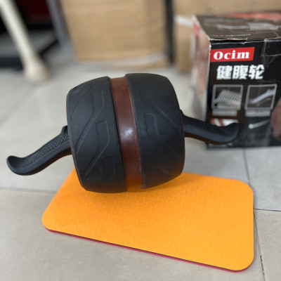 Con lăn tập cơ bụng AB Carver Pro kèm thảm kê gối tiện dụng, có lò xo đàn hồi giúp việc tập luyện trở lên dễ dàng hơn.