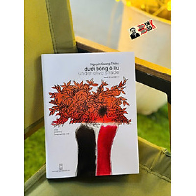 [Bìa dẻo, minh hoa có màu] DƯỚI BÓNG Ô LIU (UNDER OLIVE SHADE) – Nguyễn Quang Thiều – Nguyễn Thị Tuyết Ngân dịch  – NXB Hội nhà văn