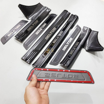 Ốp bậc cửa trong ngoài, nẹp bước chân  dành cho  KIA SELTOS 2020 - 2021 mẫu carbon