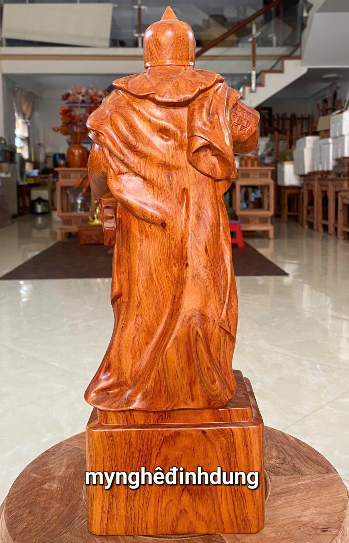 Tượng vua quang trung nguyễn Huệ bằng gỗ hương đá kt cao 30x11x9cm