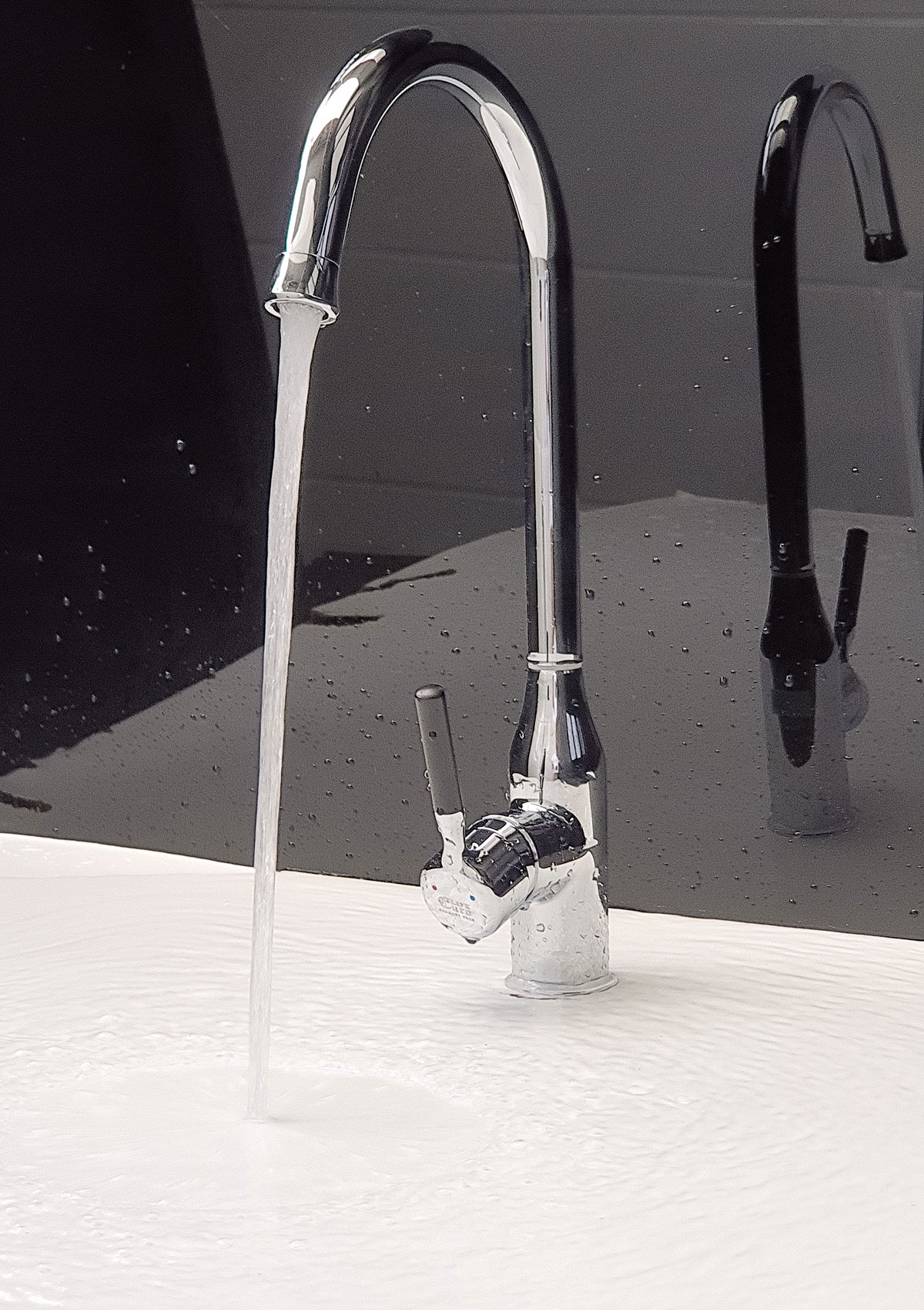 Vòi rửa chén nóng lạnh Đồng mạ Chrome Eurolife EL-KM04 (Trắng bạc)