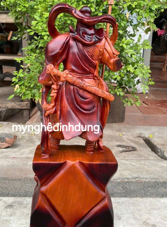 Tượng quan công trấn ải bằng gỗ hương đá pu giả cổ cao 60x24x14cm
