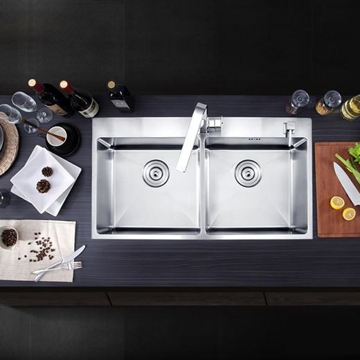Combo chậu rửa chén bát inox 8245 hai hố cân, vòi rửa bát nóng lạnh Vuông, bình xà phòng, rá inox gác chậu