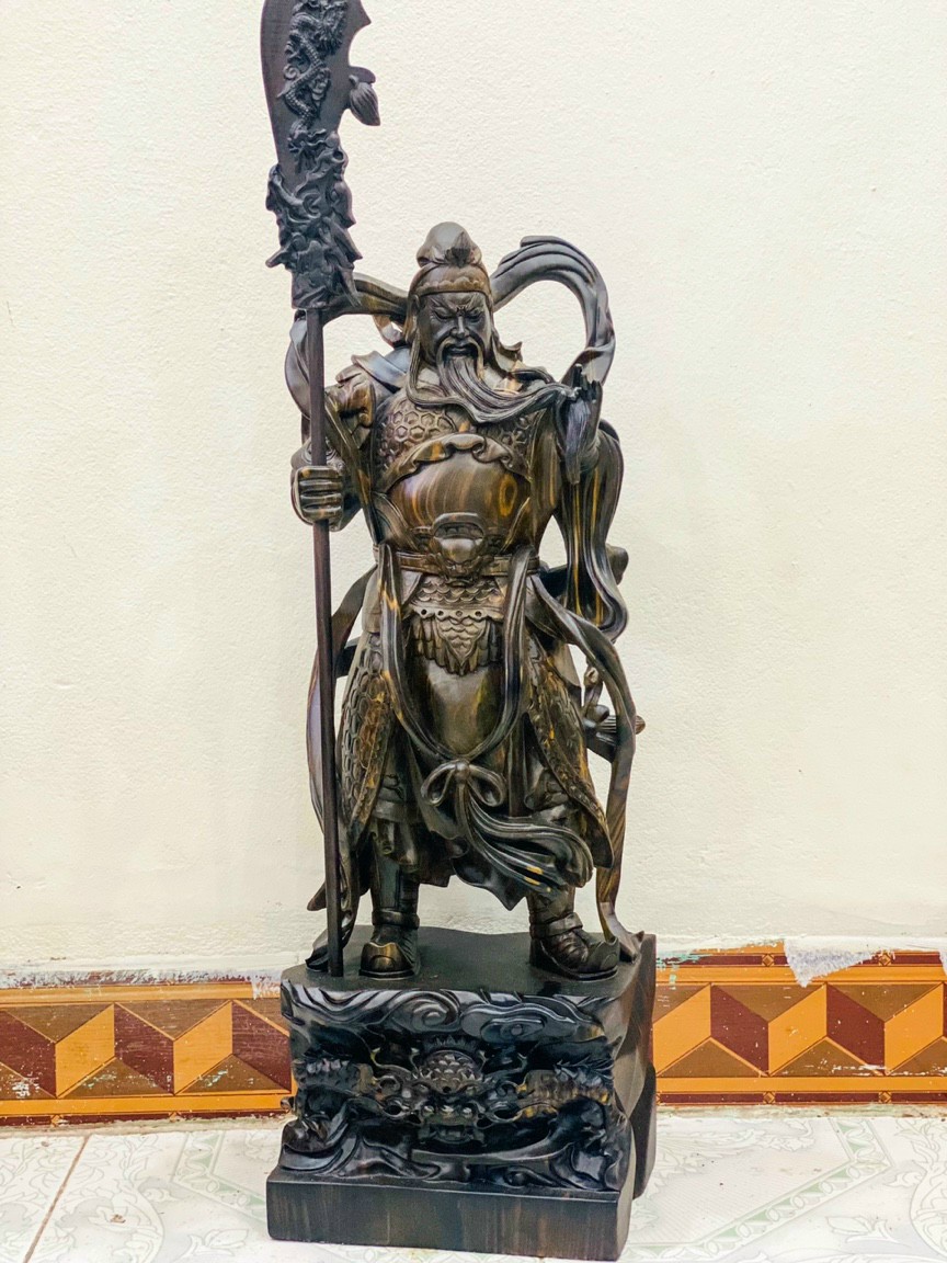 Tượng quan công cầm đao trấn ải,trang trí phong thủy bằng gỗ mun kt cao 60×24×14cm