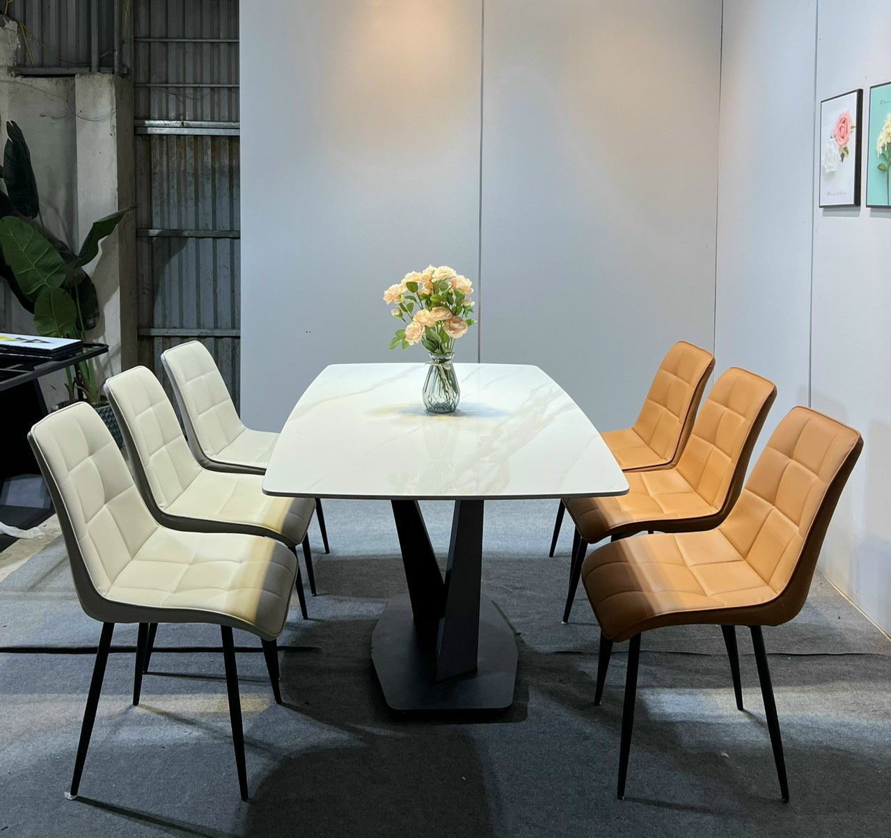 Bộ bàn ăn mặt đá phiến chân chéo chữ X kết hợp ghế Loft chấm bi