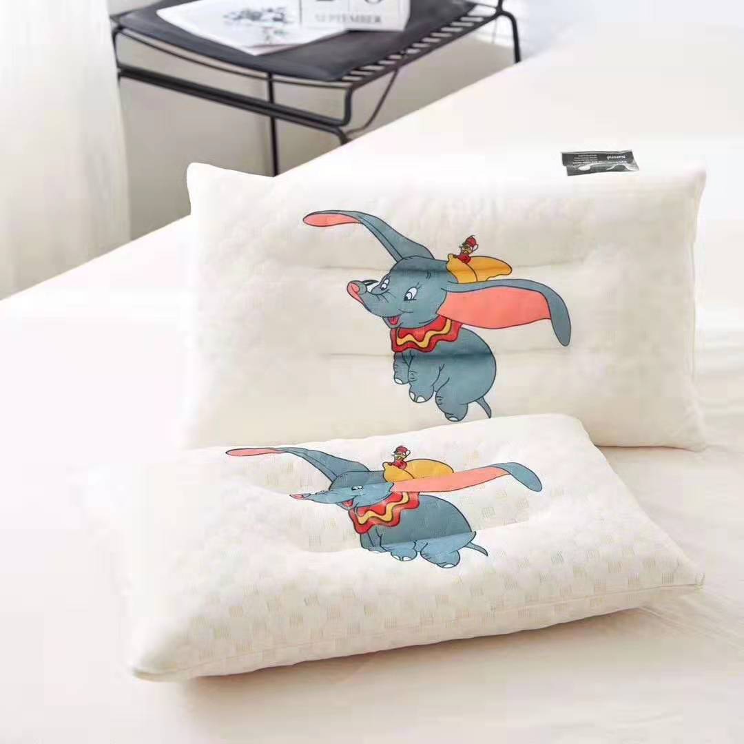Gối cao su non giúp bé chống méo đầu, chống ngạt, kích thước 30x50cm- vỏ gối họa tiết dễ thương, giao ngẫu nhiên