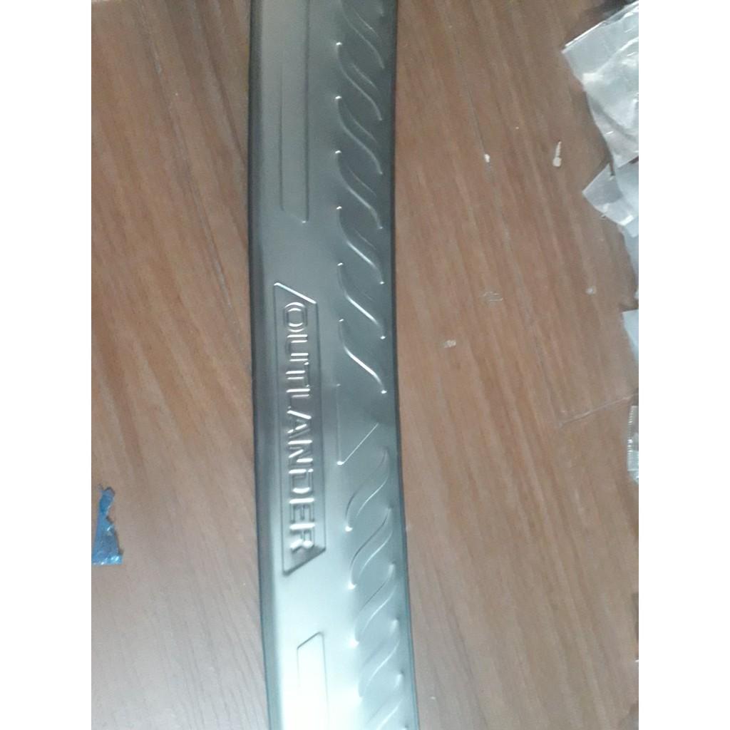 chống trầy cốp trong ngoài inox dành cho xe Outlander