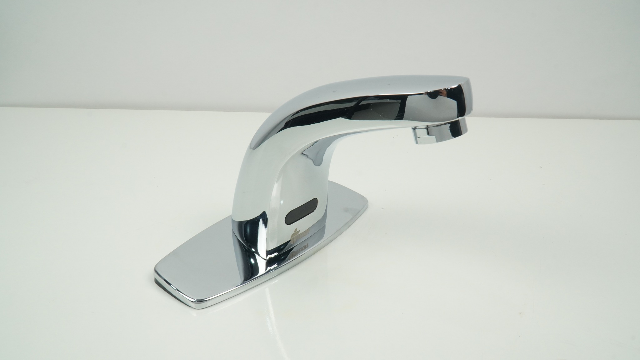 Vòi lavabo cảm biến tự động đồng mạ crom niken Juno sofa Tead VTDCT-001