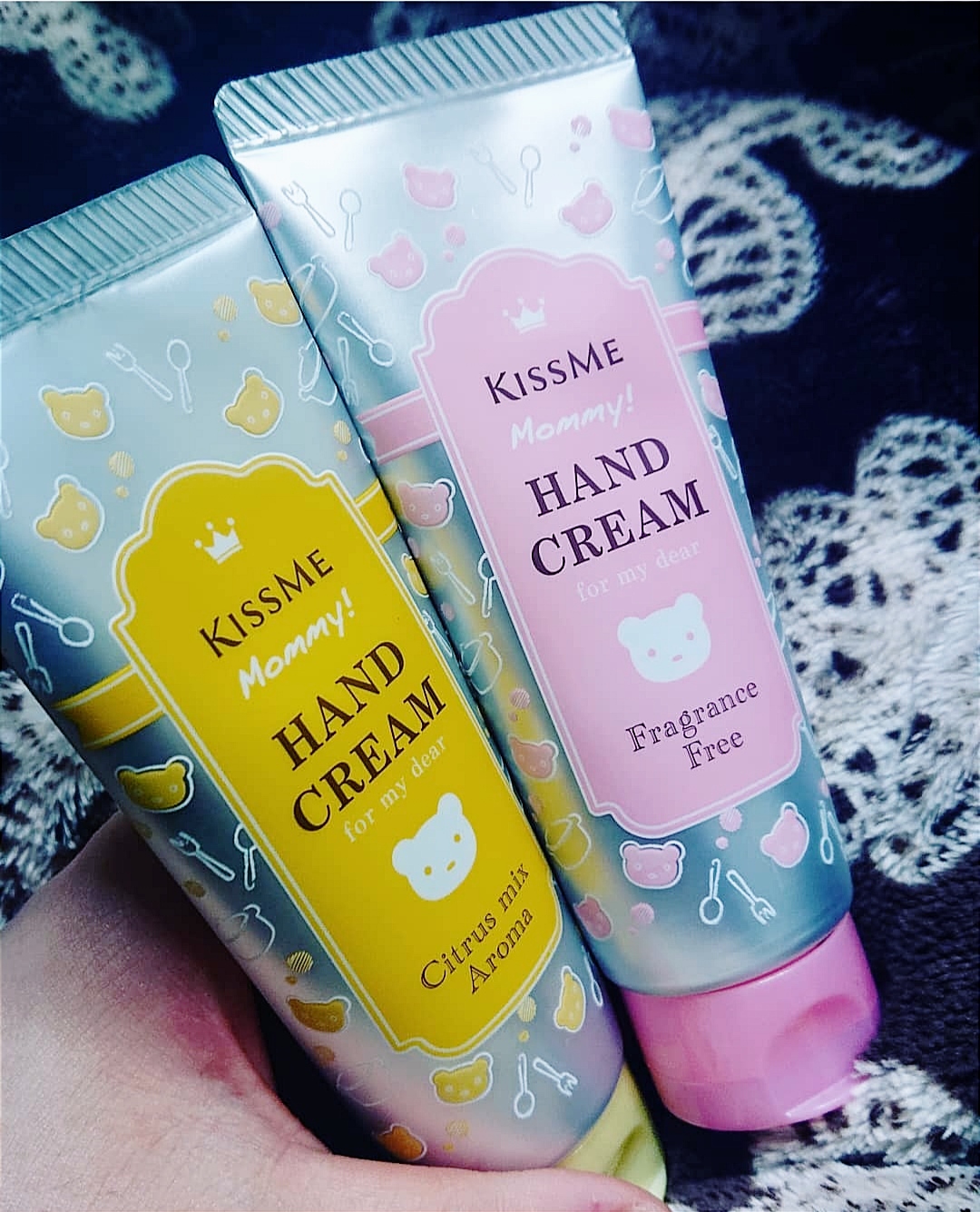 Kem Dưỡng Da Tay Cấp Ẩm Dành Cho Bé Từ 06 Tháng Tuổi Và Da Nhạy Cảm Kissme Mommy Hand Cream 60 G