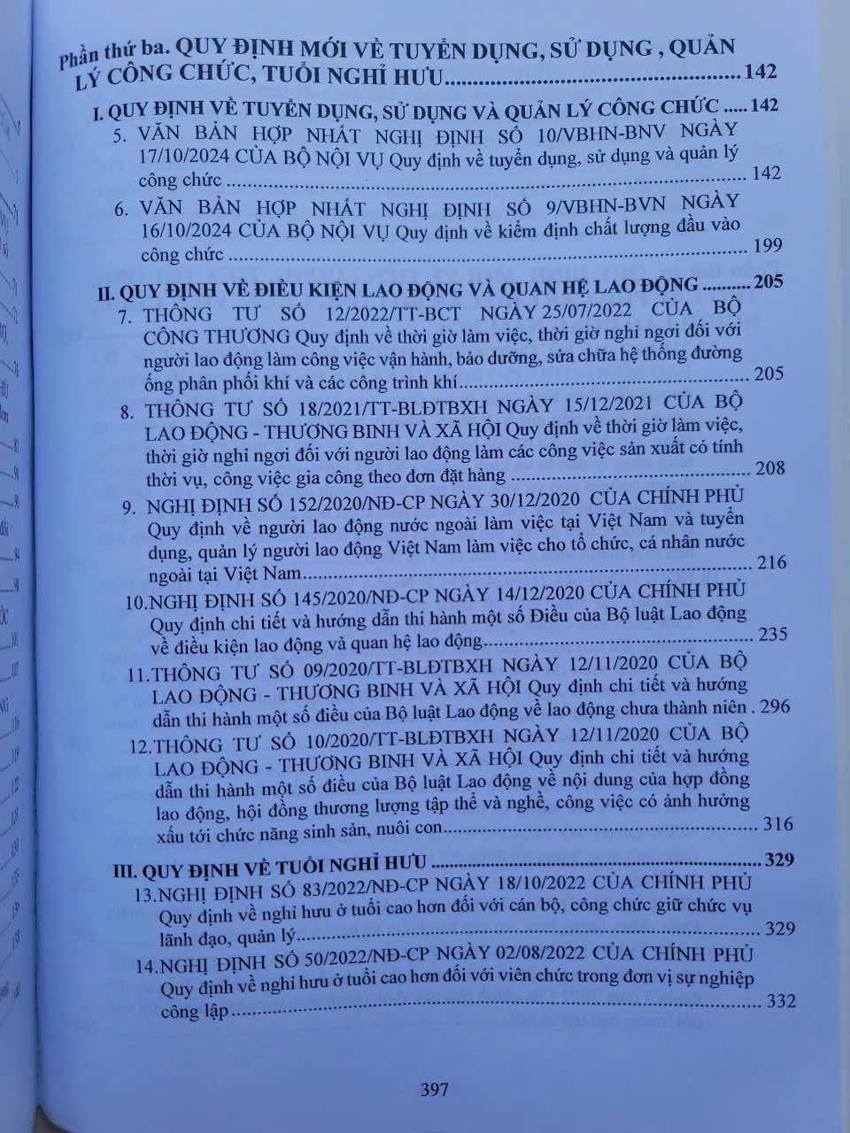 Sách Bộ Luật Lao Động – Quy Định Về Quản Lý Lao Động, Tiền Lương Và Tiền Thưởng Đối Với Công Chức, Viên Chức, Người Lao Động (V2532D)