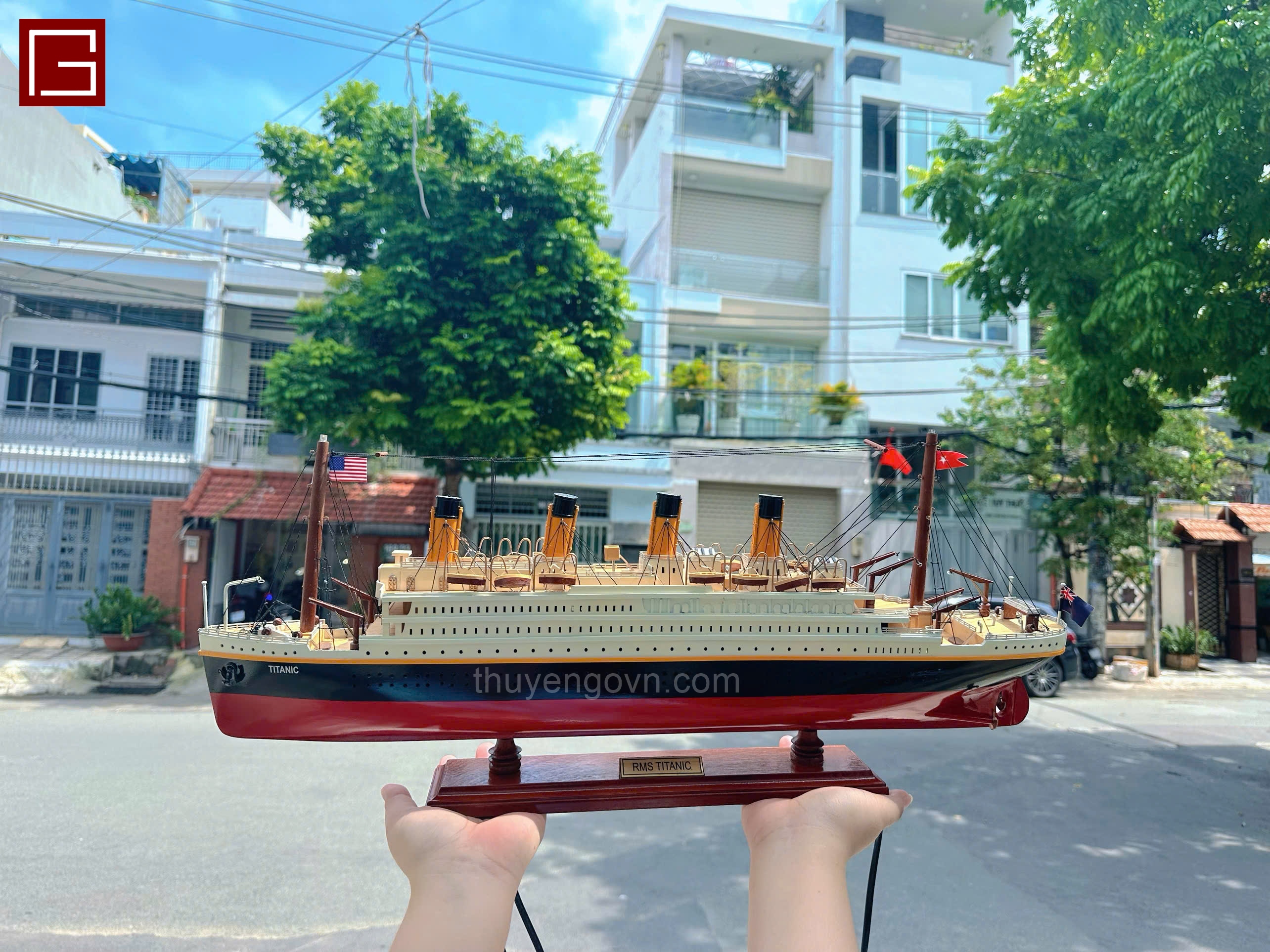 Mô Hình Thuyền Gỗ Trang Trí Phong Thủy RMS TITANIC PAINTED, tàu du lịch, thuyền trang trí chính hãng
