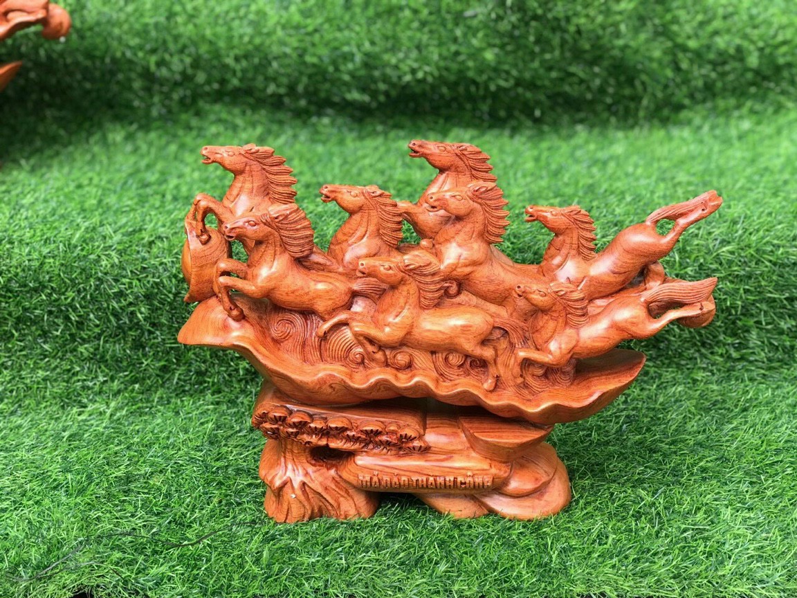 Tượng con ngựa mã đáo thành công bằng gỗ hương đá kt 42×34×12cm