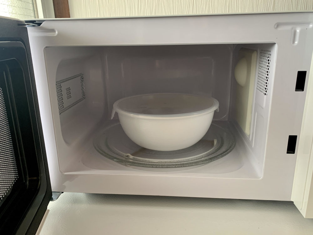 Hộp nhựa tròn dùng trong lò vi sóng 720ml, làm từ nhựa PP cao cấp không chứa các hoạt chất gây hại, an toàn cho người sử dụng - nội địa Nhật Bản