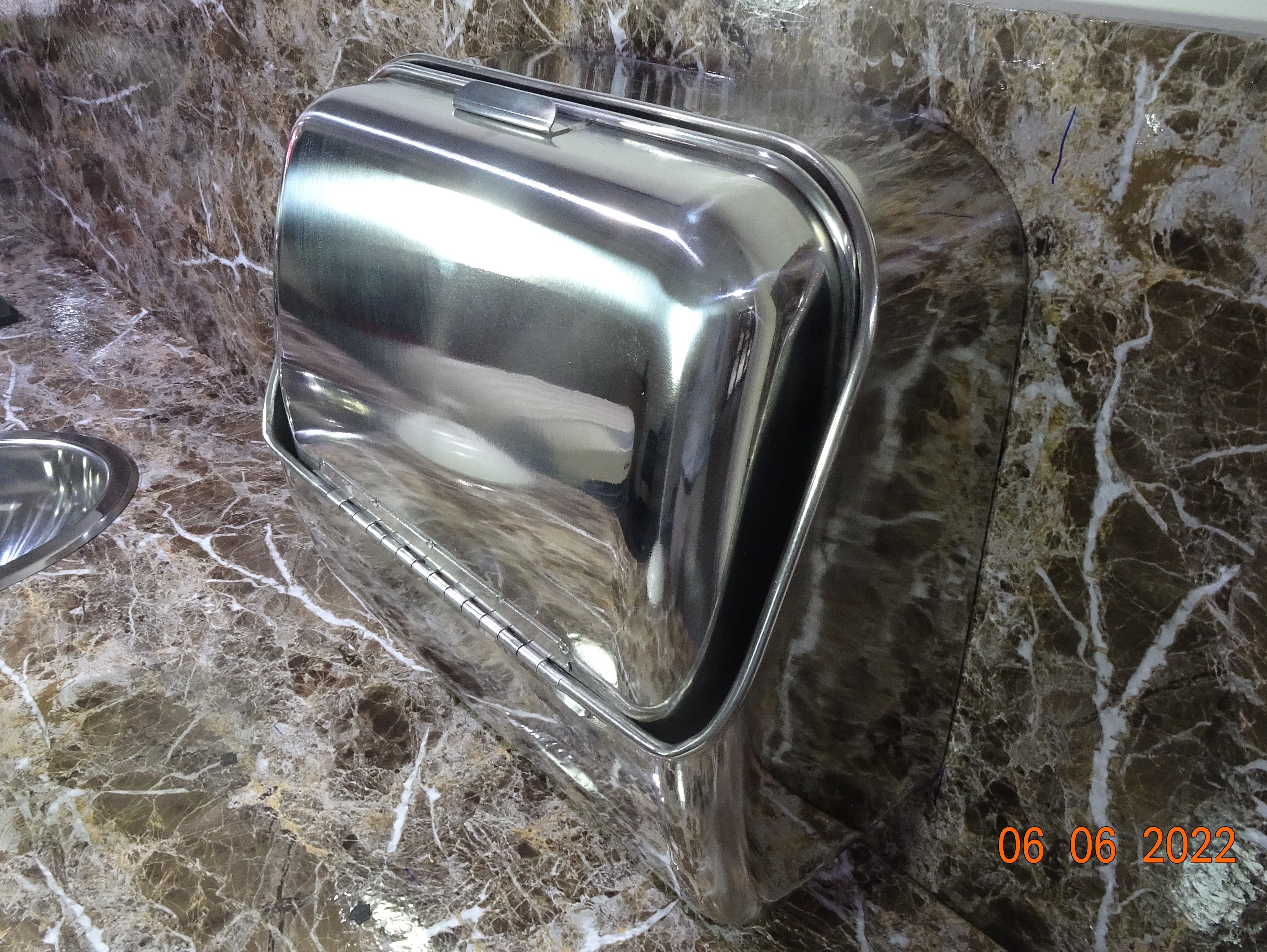 Lavabo gấp gọn
