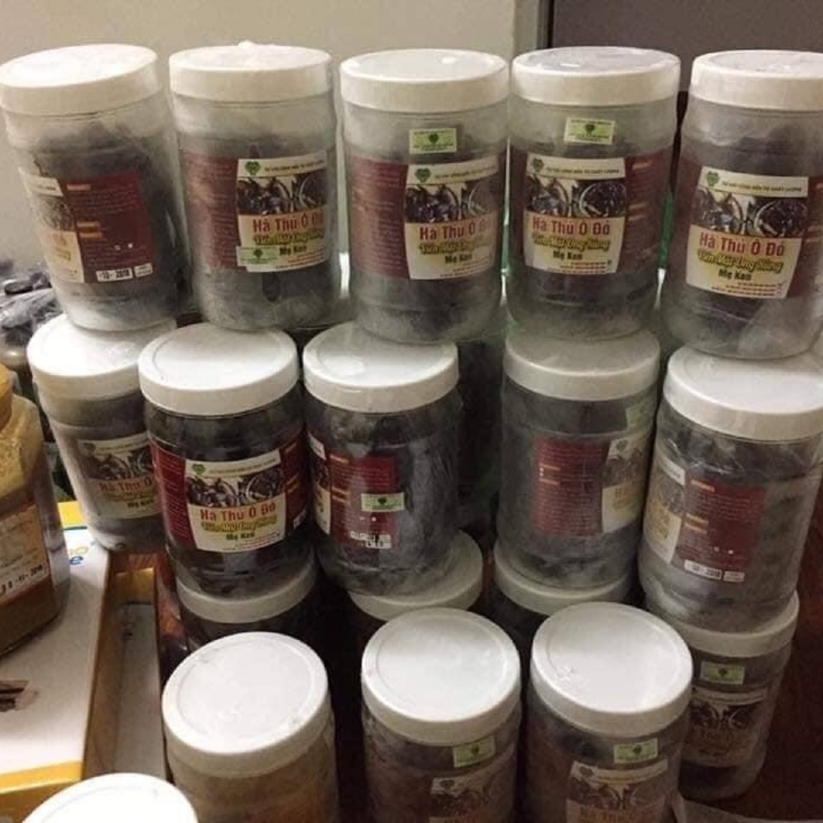 Hà thủ ô đỏ MẸ KEN hũ 500gr loại viên mật ong rừng - tặng 1 chai mẫu thử tinh dầu tràm gió nguyên chất MẸ KEN