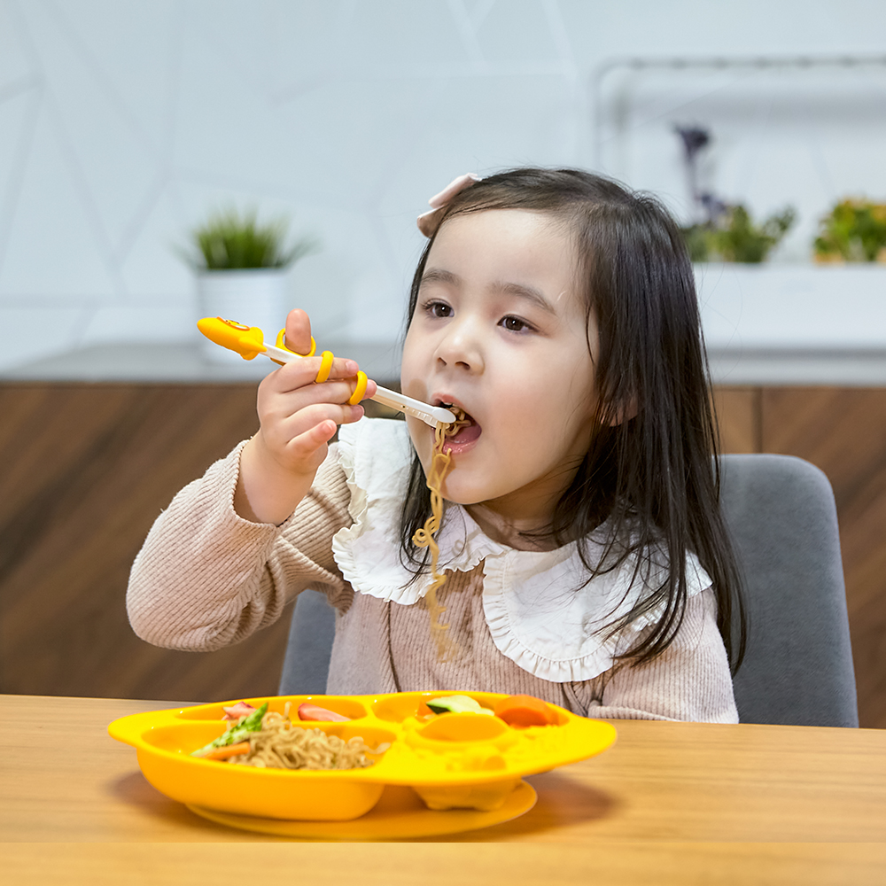 Đũa tập ăn phi hành gia cho bé Marcus & Marcus, từ 3 tuổi – Lola