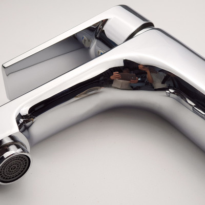 Vòi Lavabo nóng lạnh Eurolife EL-9002 (Trắng bạc)