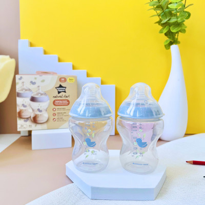 Bình Sữa PP Ty Siêu Mềm Tự Nhiên Tommee Tippee Natural Start 260ml, Núm Ty Của Bình 3-6 Tháng, Xanh Dương (Bình Đôi)