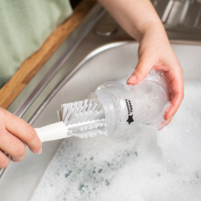 Cọ rửa bình sữa và núm ty Tommee Tippee Closer to Nature