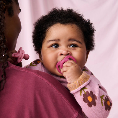 COMBO Ty Ngậm Silicon Siêu Nhẹ Tommee Tippee Ultra Light 6-18m & Bình Sữa Ty Siêu Mềm Tommee Tippee Natural Start 260ml