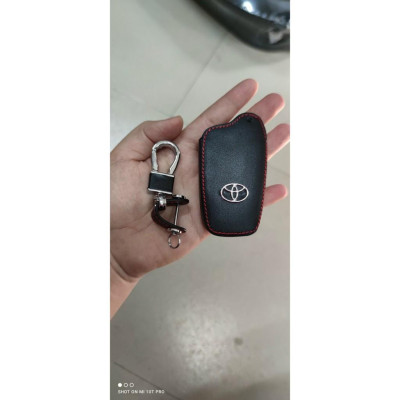 Bao da, ốp móc chìa khóa  dành cho TOYOTA Corolla Cross cam kết da thật siêu bền, có logo kim loại nổi