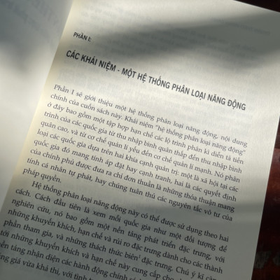 THUẬN THEO HOÀN CẢNH - Brian Levy – Book hunter – Lyceum –NXB Tri Thức