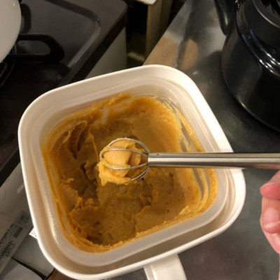 Hộp đựng bảo quản nắp mềm có tay cầm tiện lợi màu trắng ( dung tích 800ML ) - Hàng nội địa Nhật Bản.