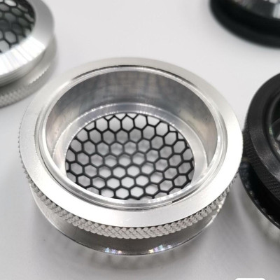 Lưới loa, khung bảo vệ loa gồm vành nhôm bạc và lưới sắt màu đen nhiều kích cỡ từ Hà Nội