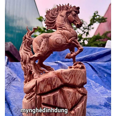 Tượng nhất mã thong dong bằng gỗ ngọc am thơm nức cao 40cm 