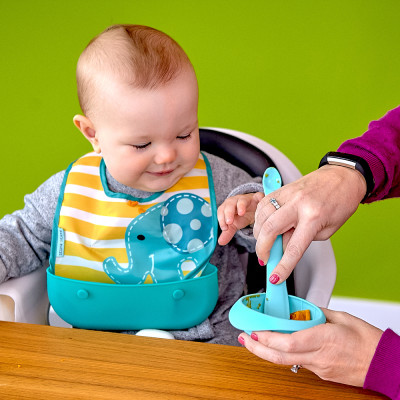 Bộ bát và thìa nghiền thức ăn silicon cho bé Marcus & Marcus, từ 6 tháng - Xanh dương