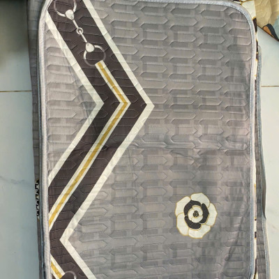 Chiếu điều hòa cao su non Tencel 1m6 x 2m tặng kèm 2 vỏ gối - Giao ngẫu nhiên