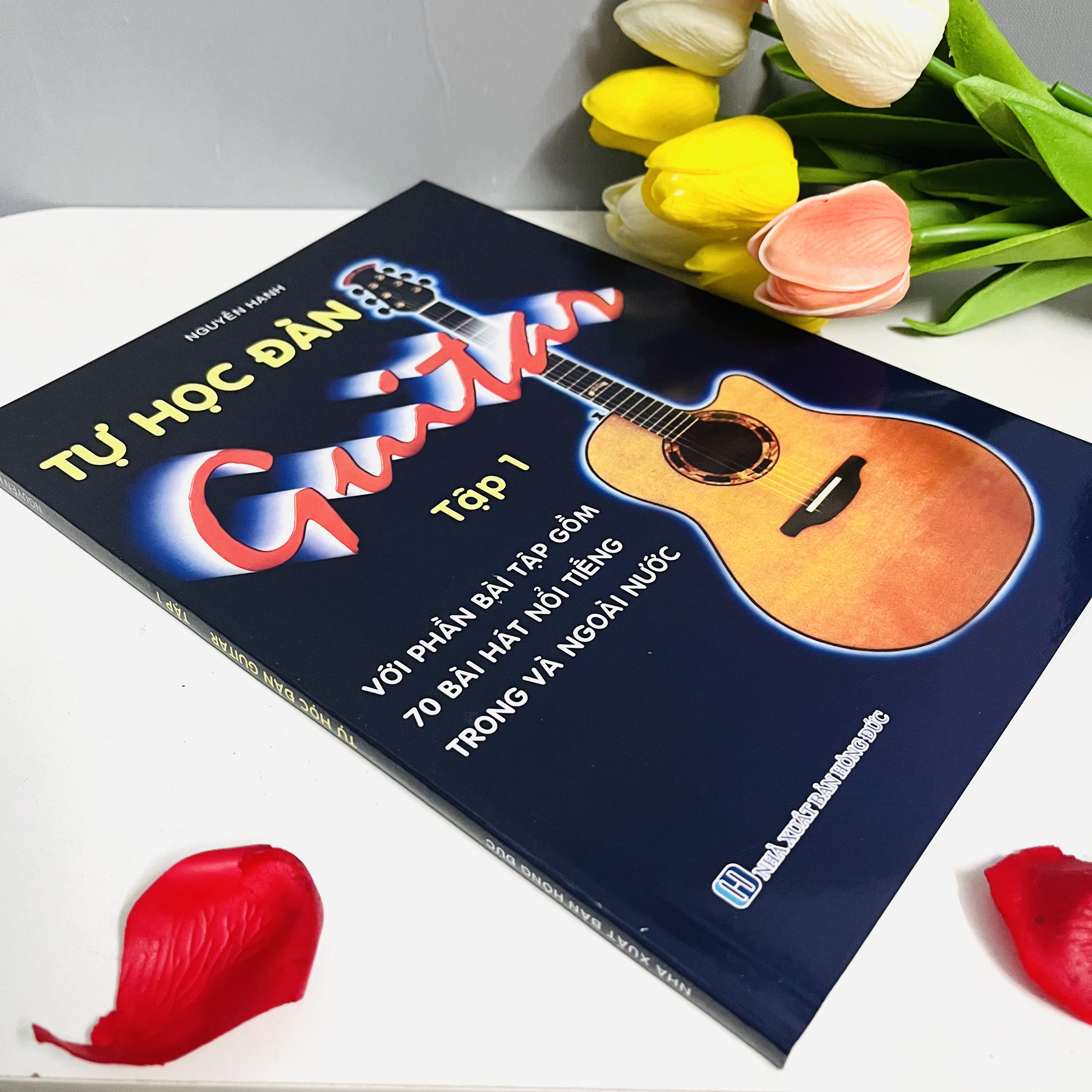 Combo Tự Học Đàn Guitar (Bộ 2 Tập) (Với Phần Bài Tập Gồm 150 Bài Hát Nổi Tiếng Trong Và Ngoài Nước)