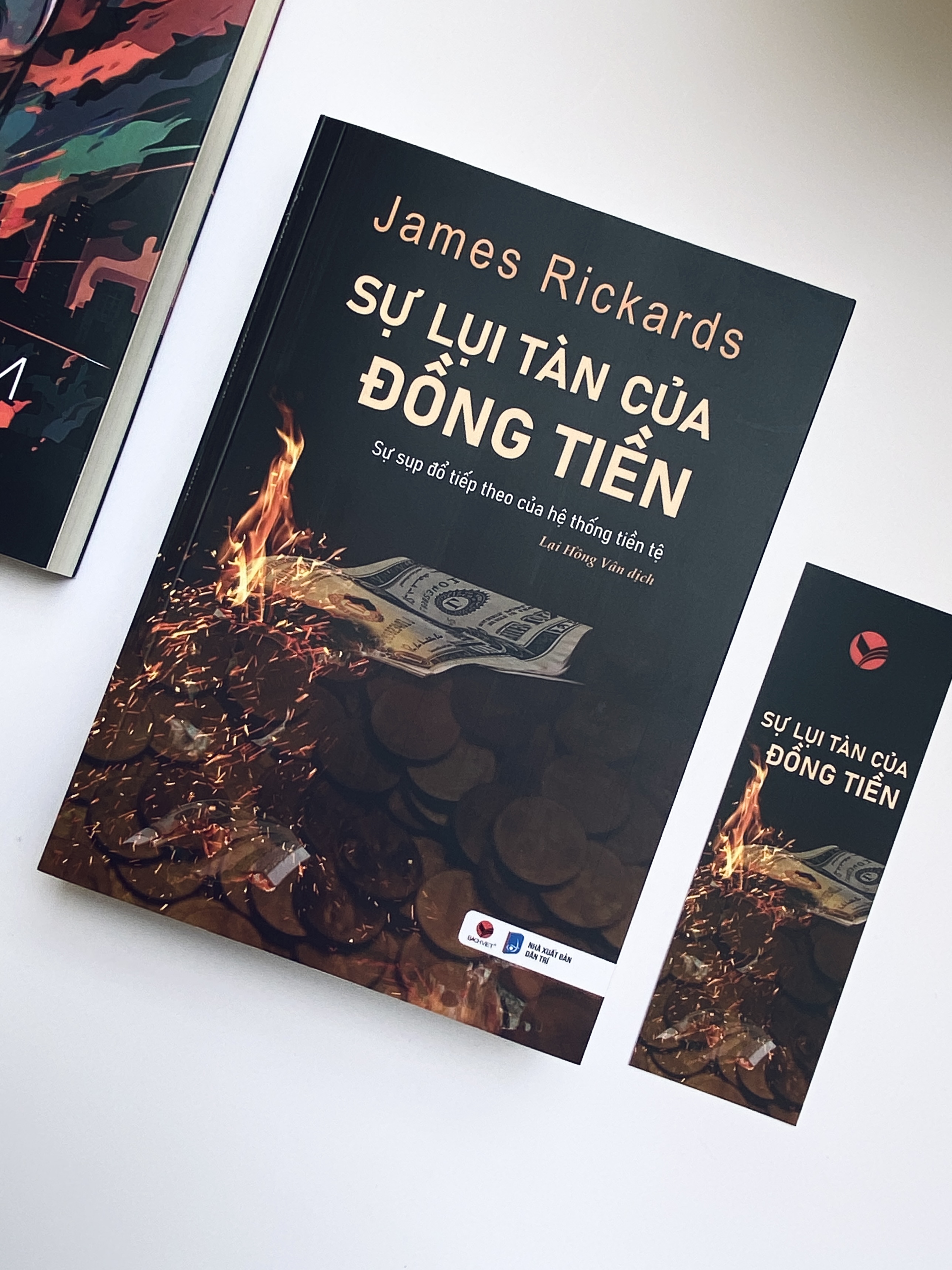 Sách - Sự lụi tàn của đồng tiền