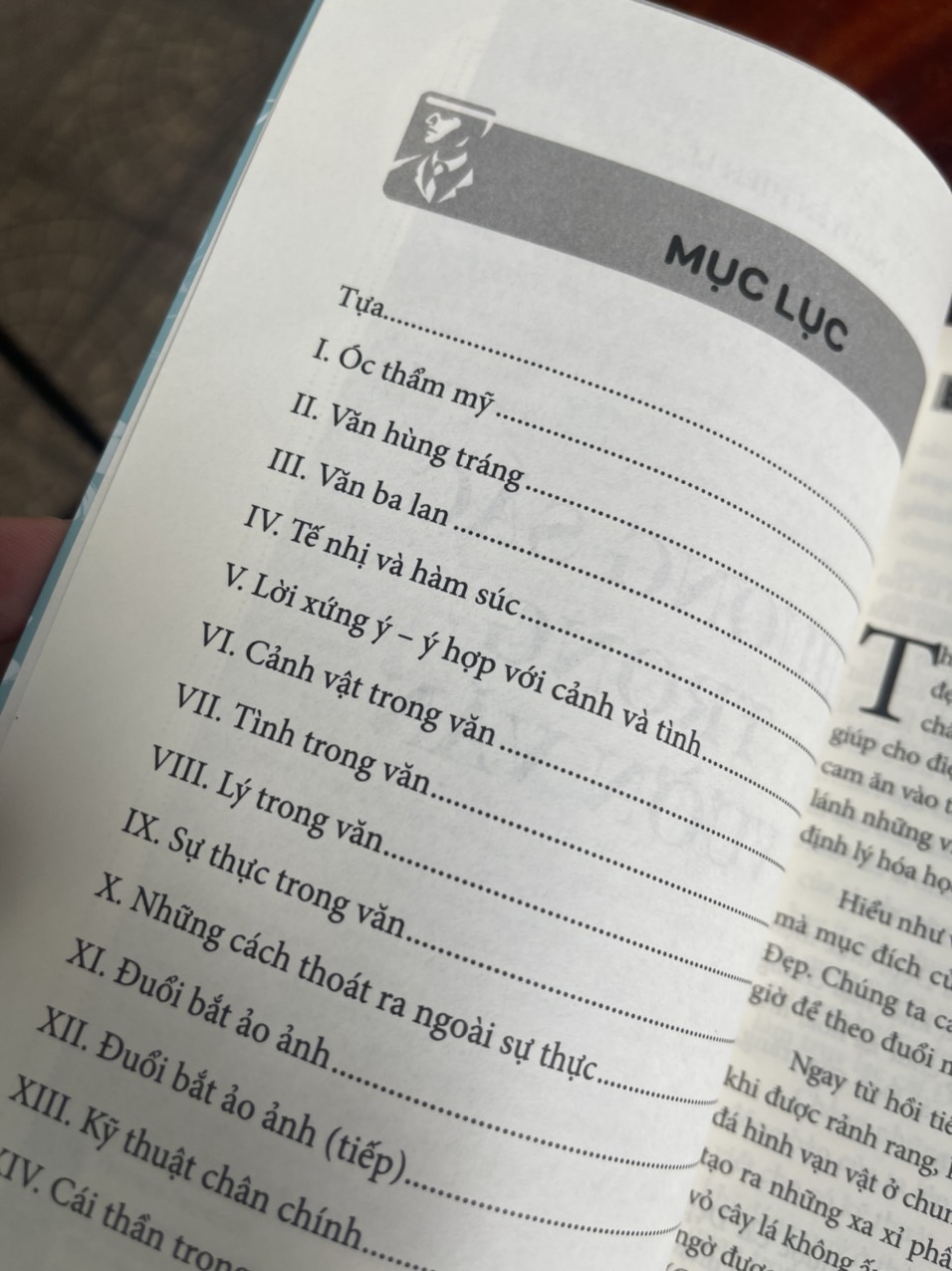 HƯƠNG SẮC TRONG VƯỜN VĂN – Nguyễn Hiến Lê – Bizbooks – NXB Hồng Đức (bìa mềm)