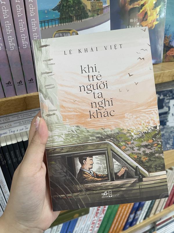 Sách - Khi trẻ người ta nghĩ khác (Nhã Nam HCM)