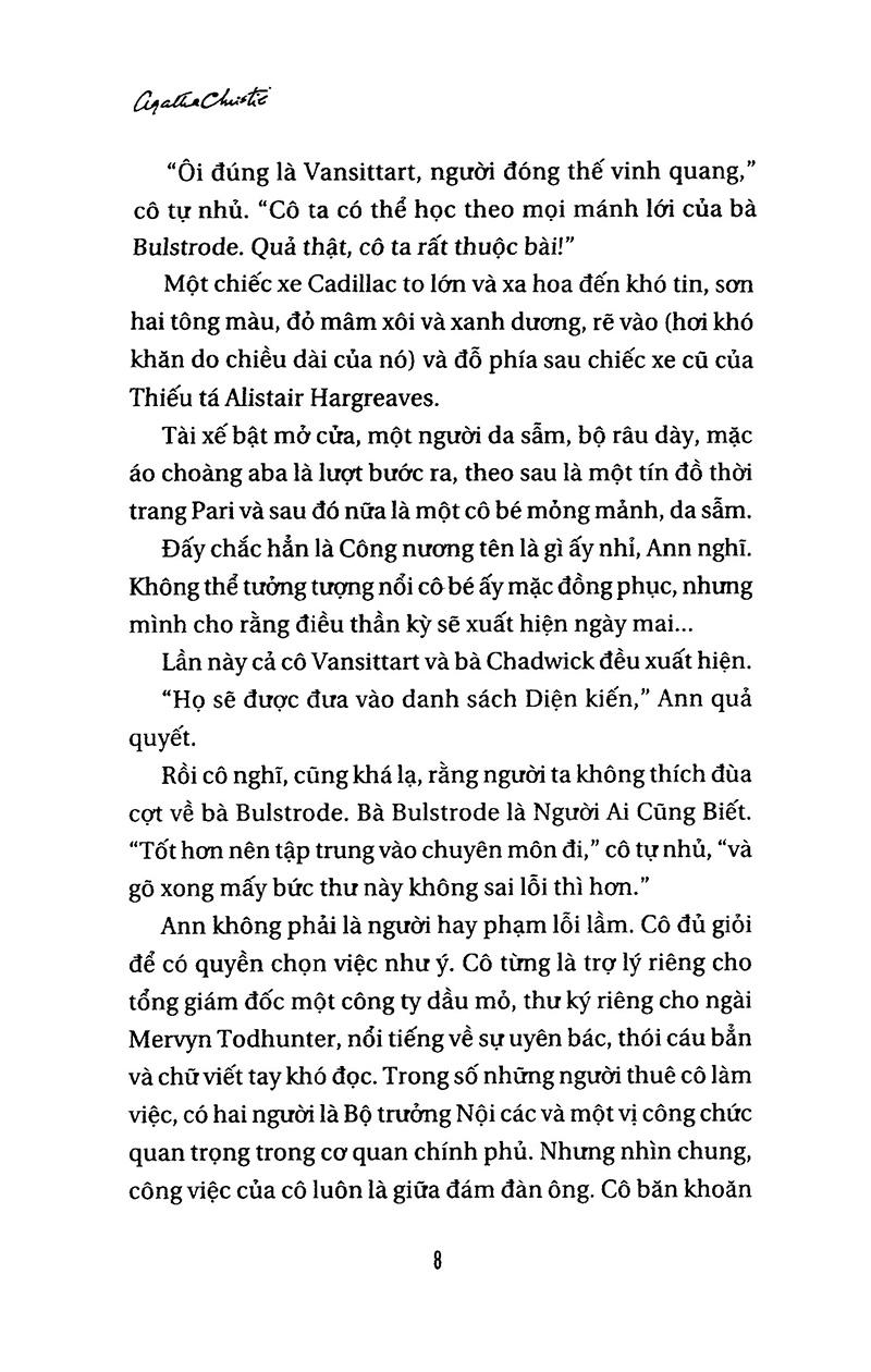 Con Mèo Giữa Đám Bồ Câu