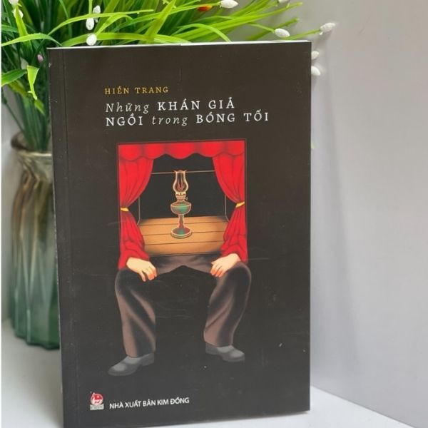Những Khán Giả Ngồi Trong Bóng Tối