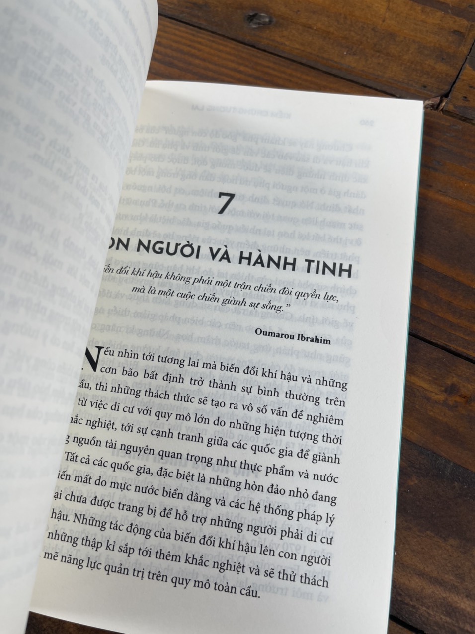 KHÍ HẬU ĐANG BIẾN ĐỔI SAO CHÚNG TA LẠI KHÔNG? - Daisy Kendrick – Nguyễn Hà An dịch - Tân Việt – NXB Dân Trí
