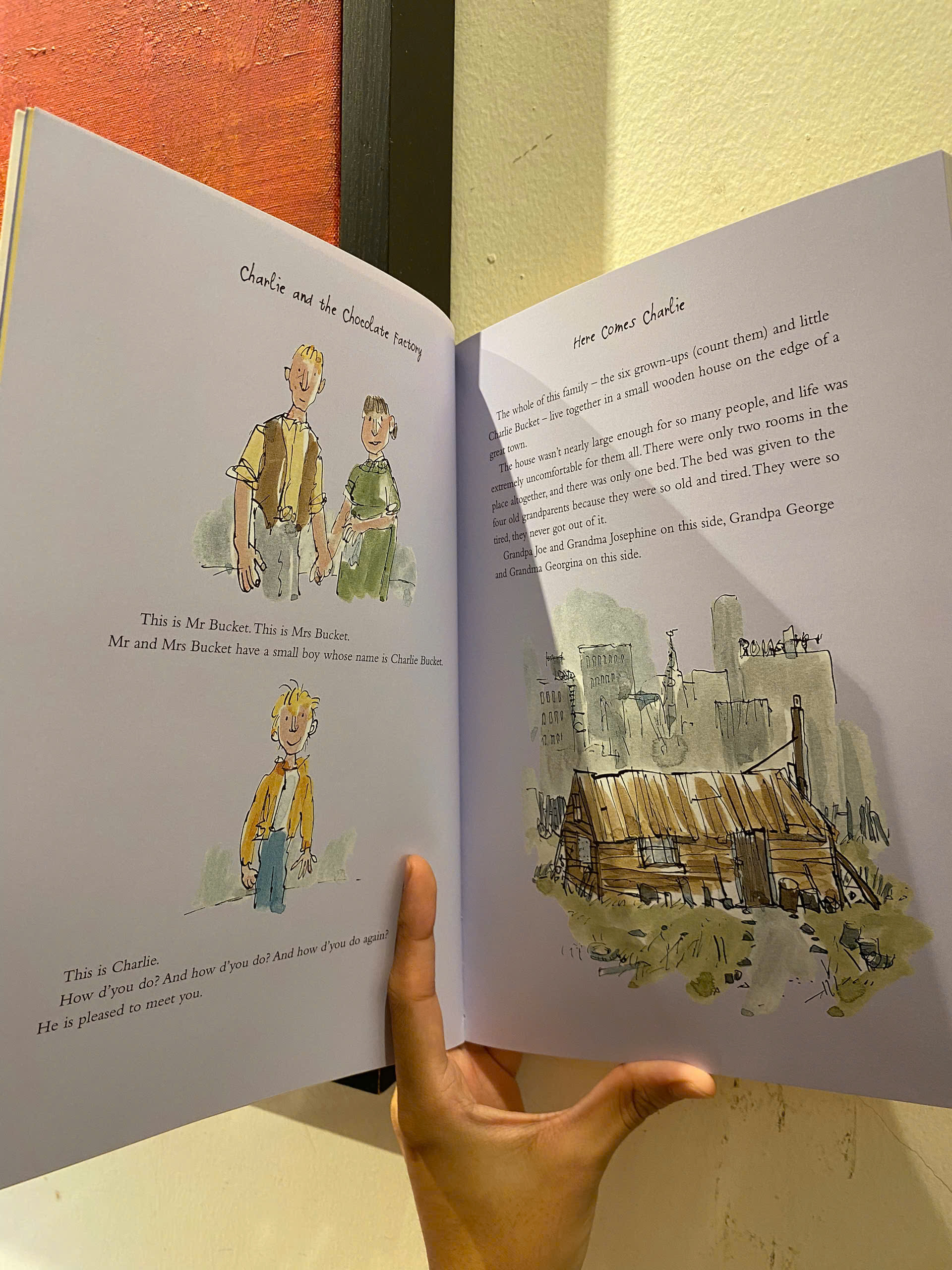 Sách - Charlie and the Chocolate Factory by Roald Dahl, Quentin Blake - Sách Tiếng Anh trẻ em
