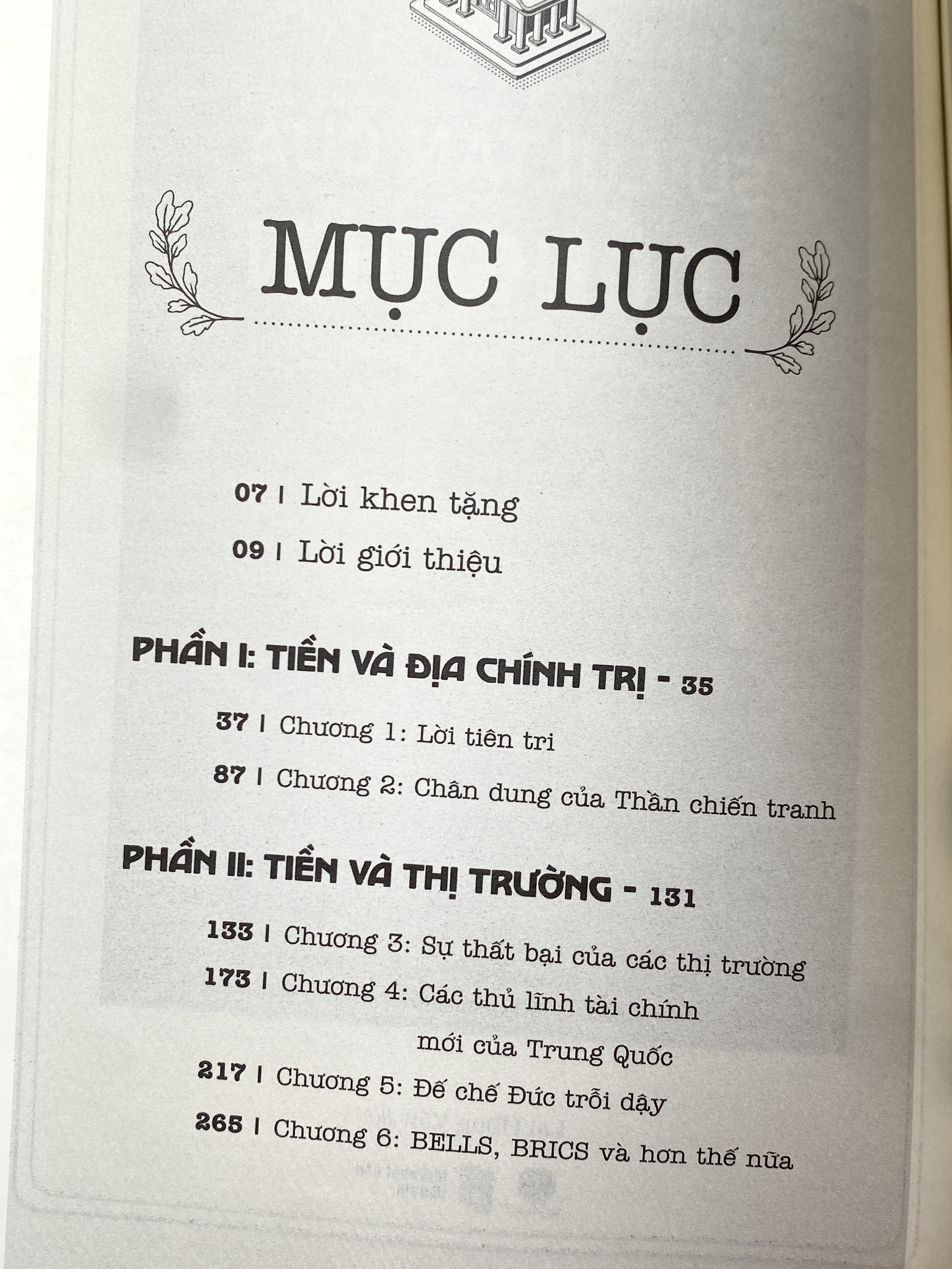 Sách - Sự lụi tàn của đồng tiền
