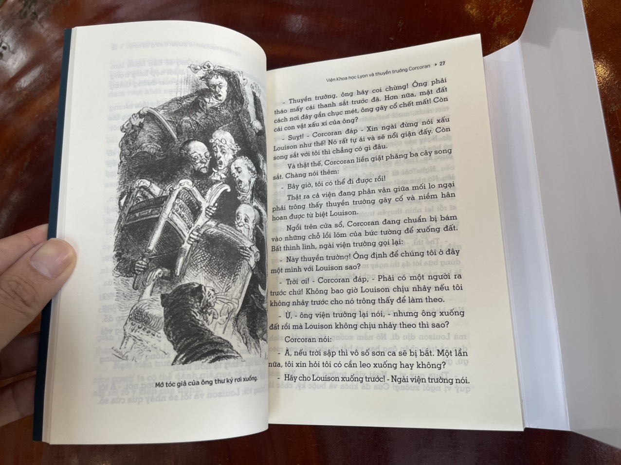 (Tủ sách Đời người) (Có hình minh họa) CUỘC PHIÊU LƯU CỦA THUYỀN TRƯỞNG CORCORAN - Alfred Assollant – Mai Hương dịch – Omegaplus - NXB Văn Học (Bìa mềm)