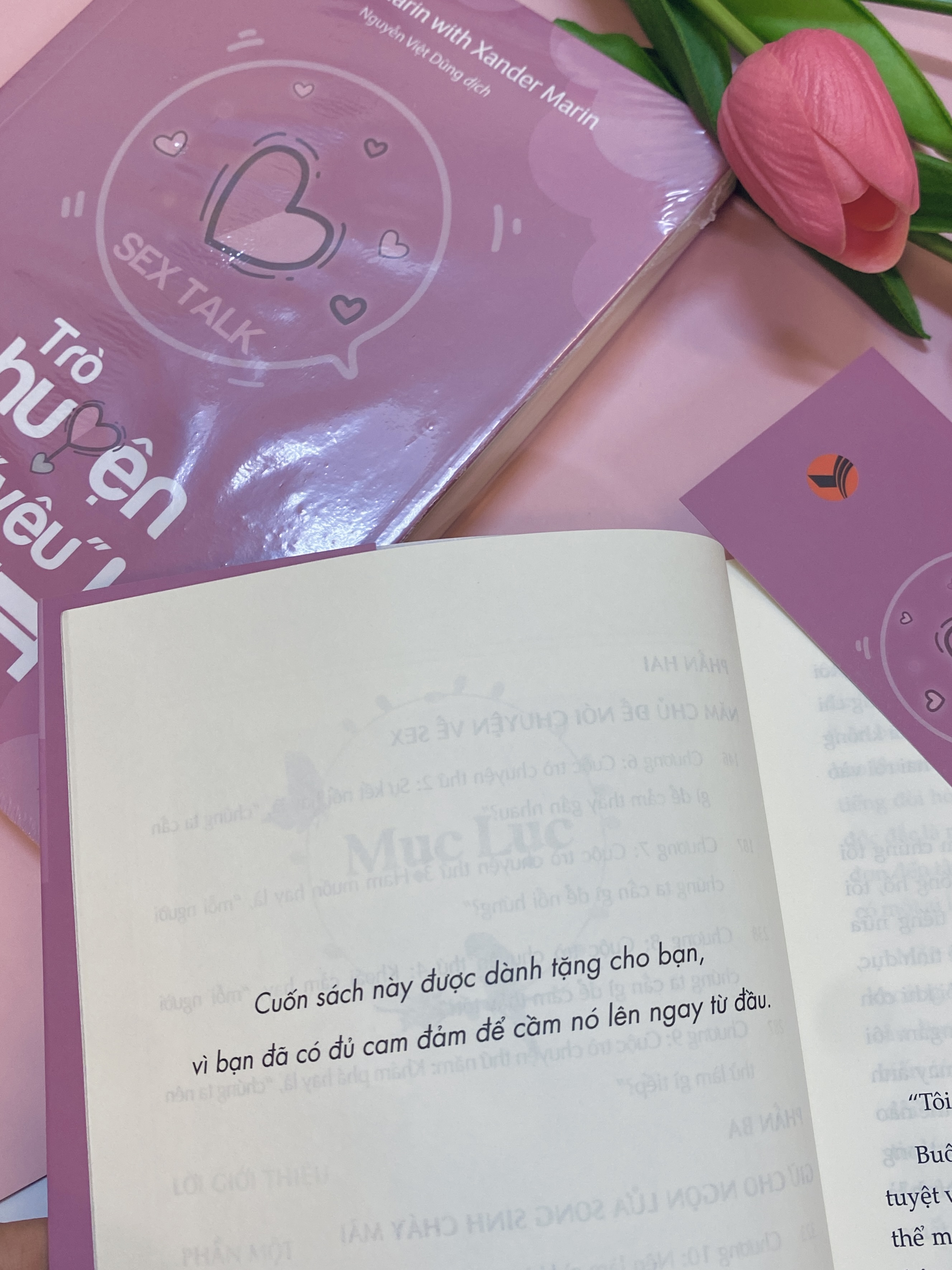 Sách - Trò chuyện khi yêu