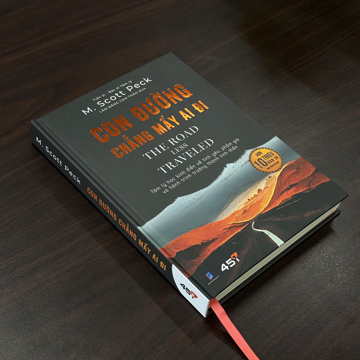 Sách - Con Đường Chẳng Mấy Ai Đi - The Road Less Traveled - Bìa Cứng - Độc Quyền Fahasa