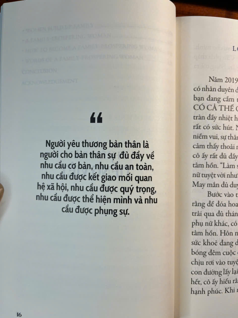 Sách - Yêu mình đủ bạn có cả thế giới (Song ngữ)