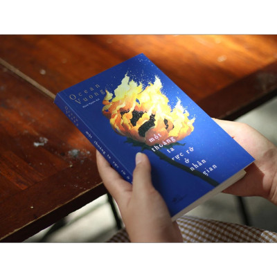 Sách - Một thoáng ta rực rỡ ở nhân gian (On earth we